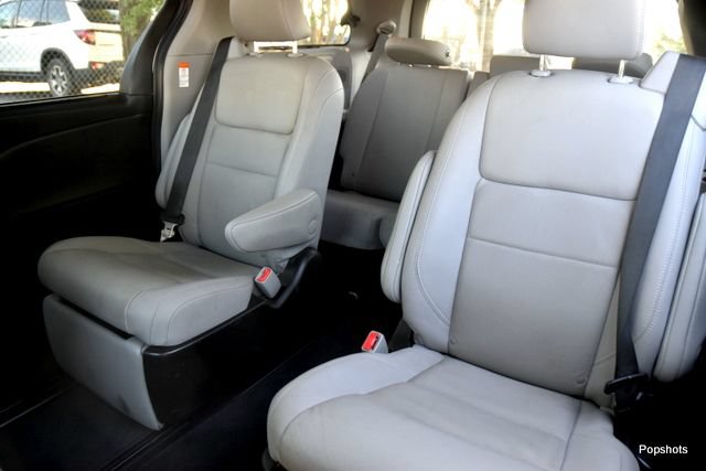 Used 2020 Toyota Sienna Limited Premium FWD image 13