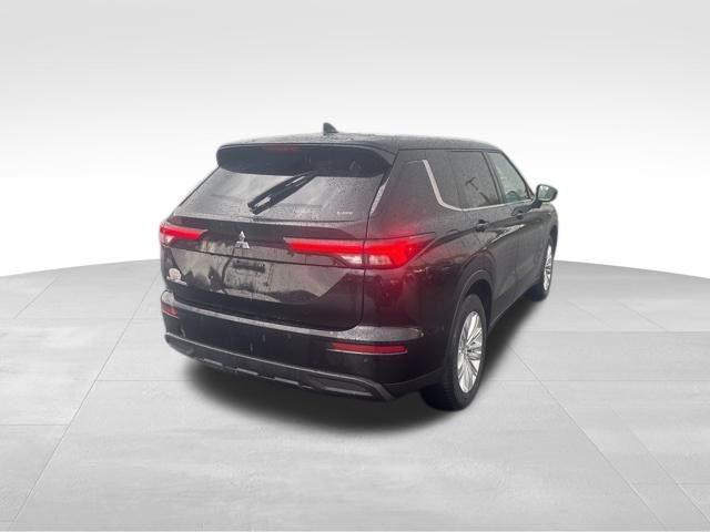 Used 2024 Mitsubishi Outlander ES image 4