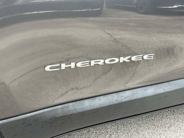 Used 2016 Jeep Cherokee Latitude FWD image 9