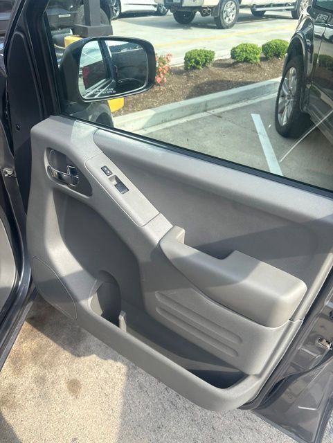 Used 2018 Nissan Frontier SV AWD/4WD image 25