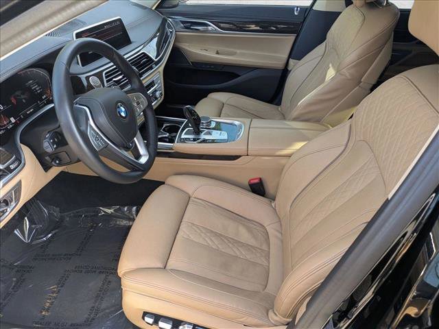 Used 2022 BMW 740i image 17