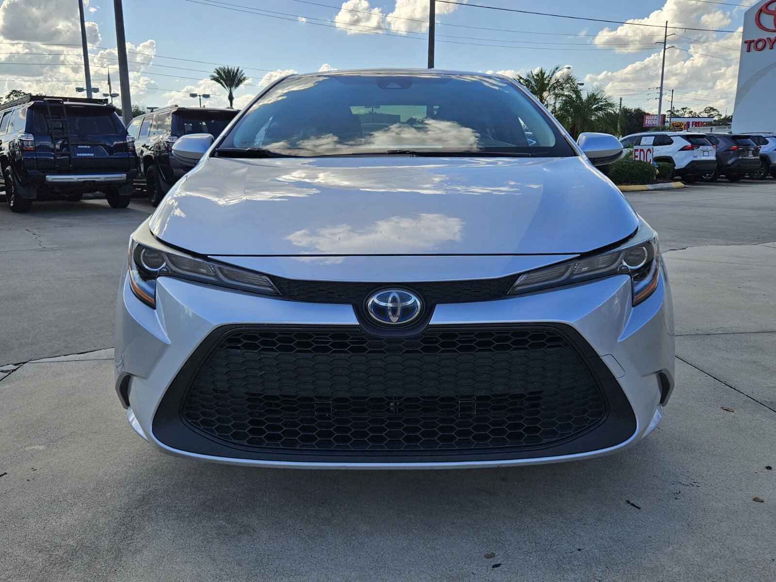Used 2021 Toyota Corolla LE image 2