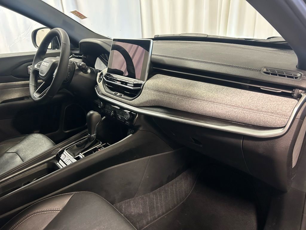 Used 2023 Jeep Compass Latitude image 21