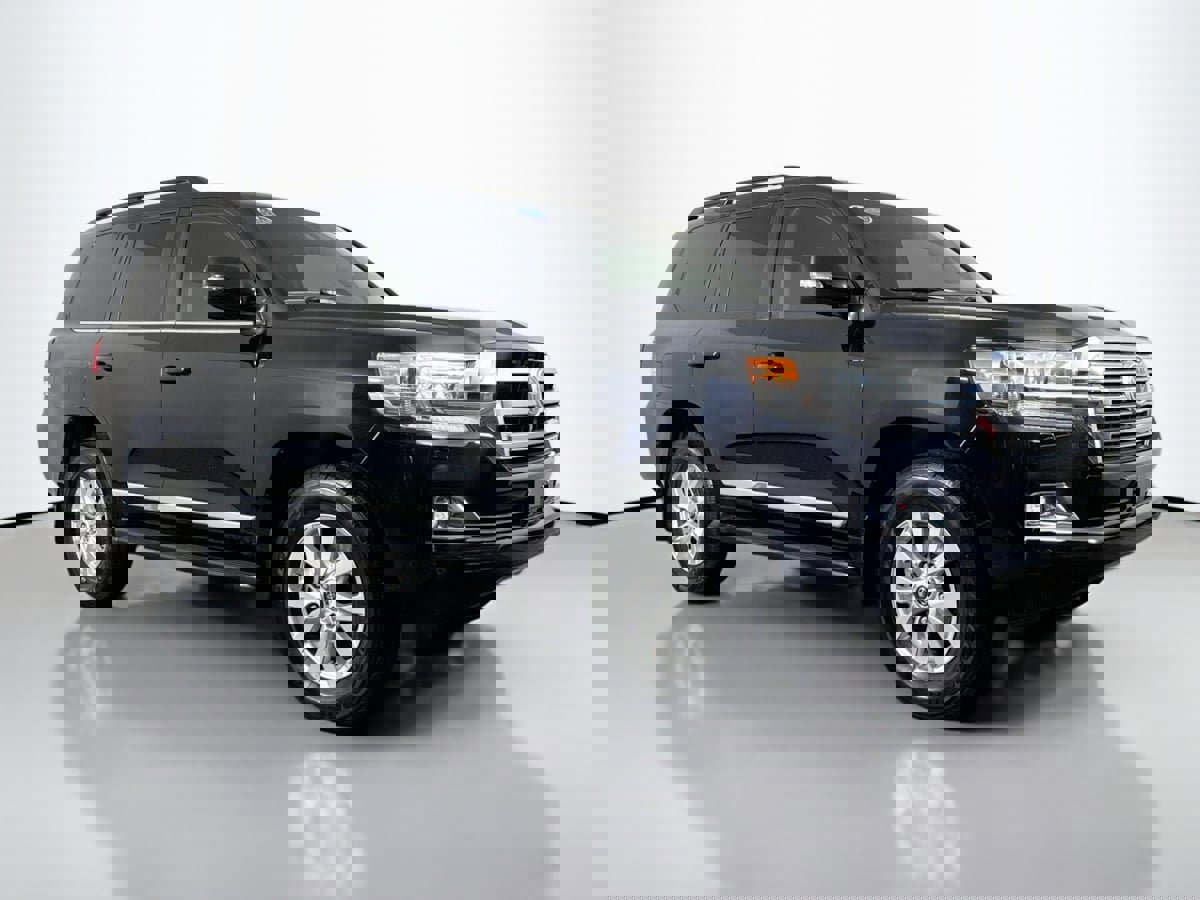 Used 2017 Toyota Land Cruiser image 4