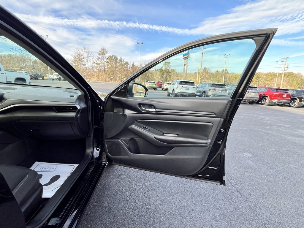 Used 2024 Nissan Altima 2.5 SV image 18