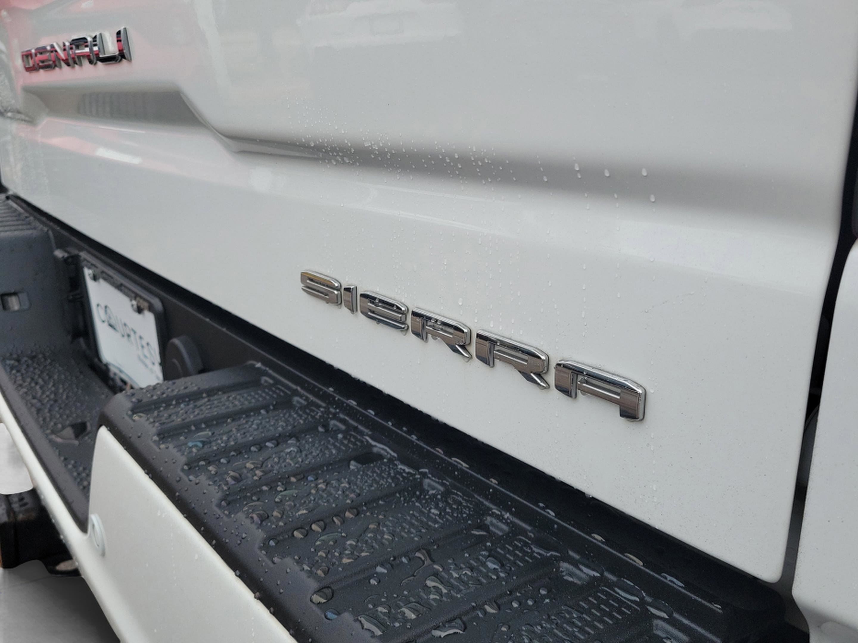 Used 2022 GMC Sierra 1500 Denali image 9