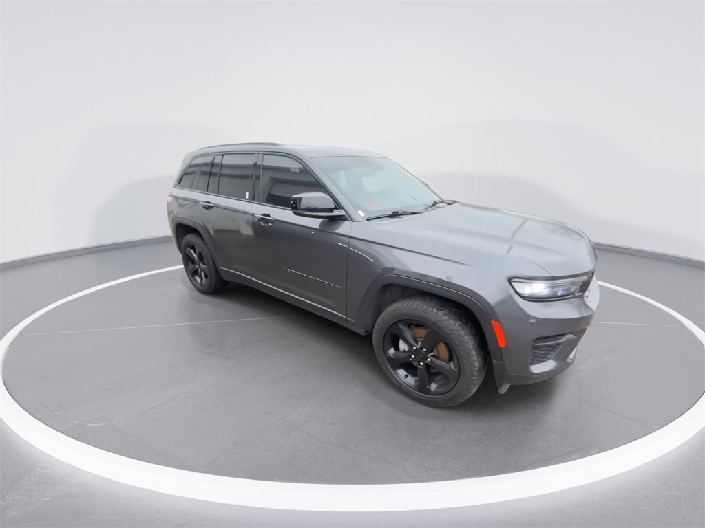 Used 2023 Jeep Grand Cherokee Altitude image 2