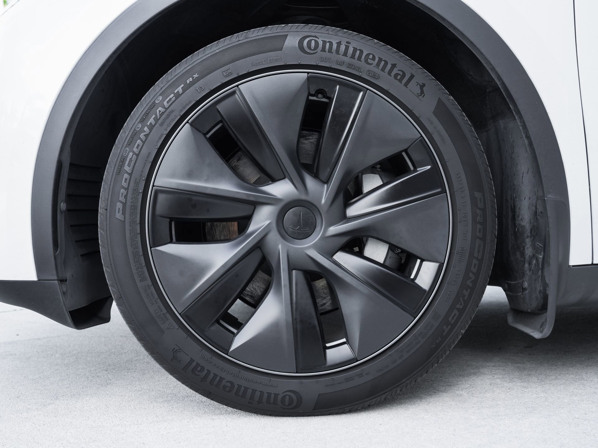 Used 2024 Tesla Model Y Long Range RWD image 14