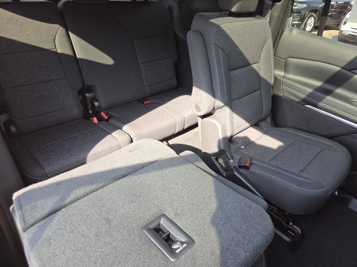 New 2027 Chevrolet Traverse LT w/ Sun and Wheel Package FWD image 25