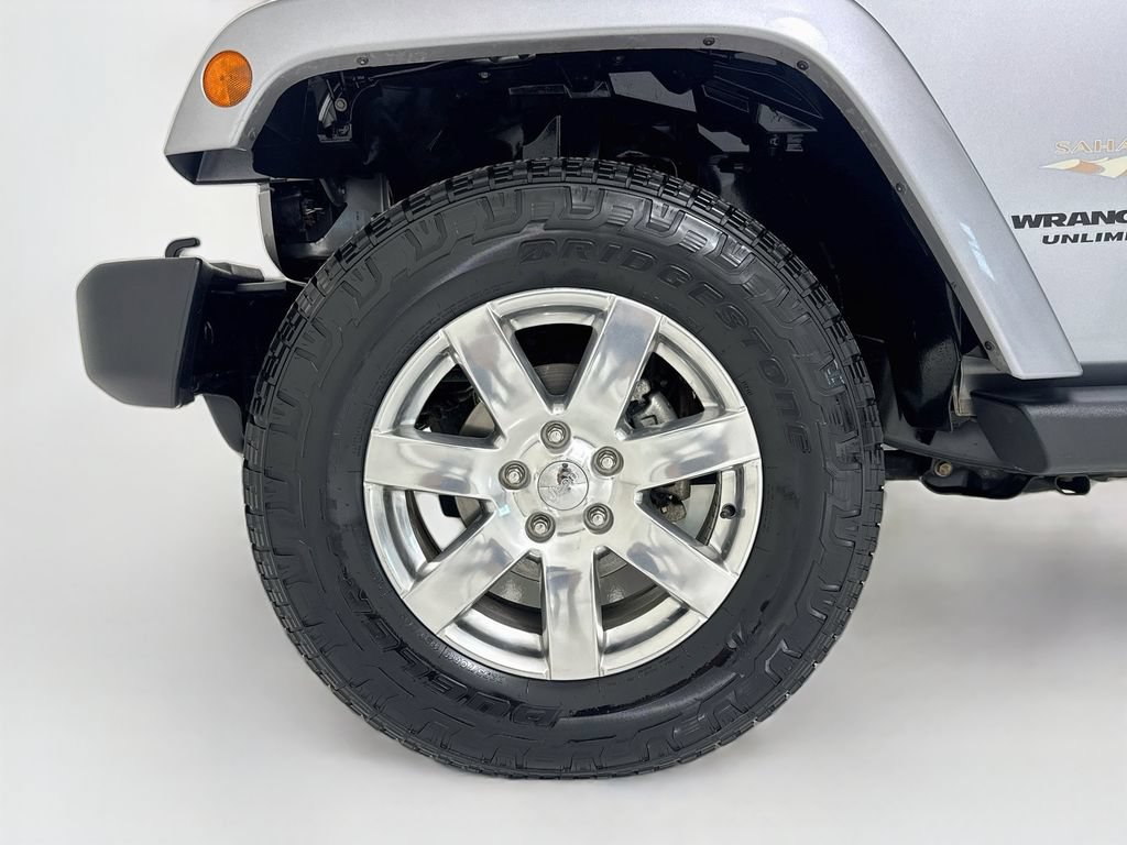 Used 2014 Jeep Wrangler Unlimited Sahara w/ Connectivity Group AWD/4WD image 28