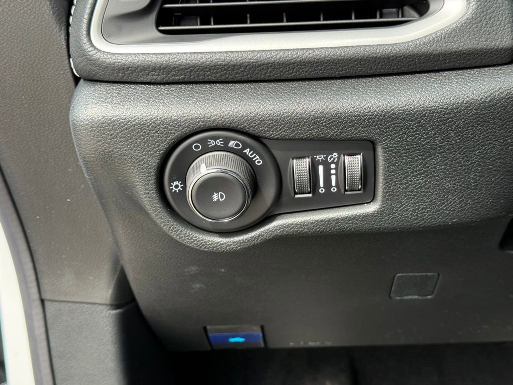 New 2026 Chrysler Pacifica Select image 18