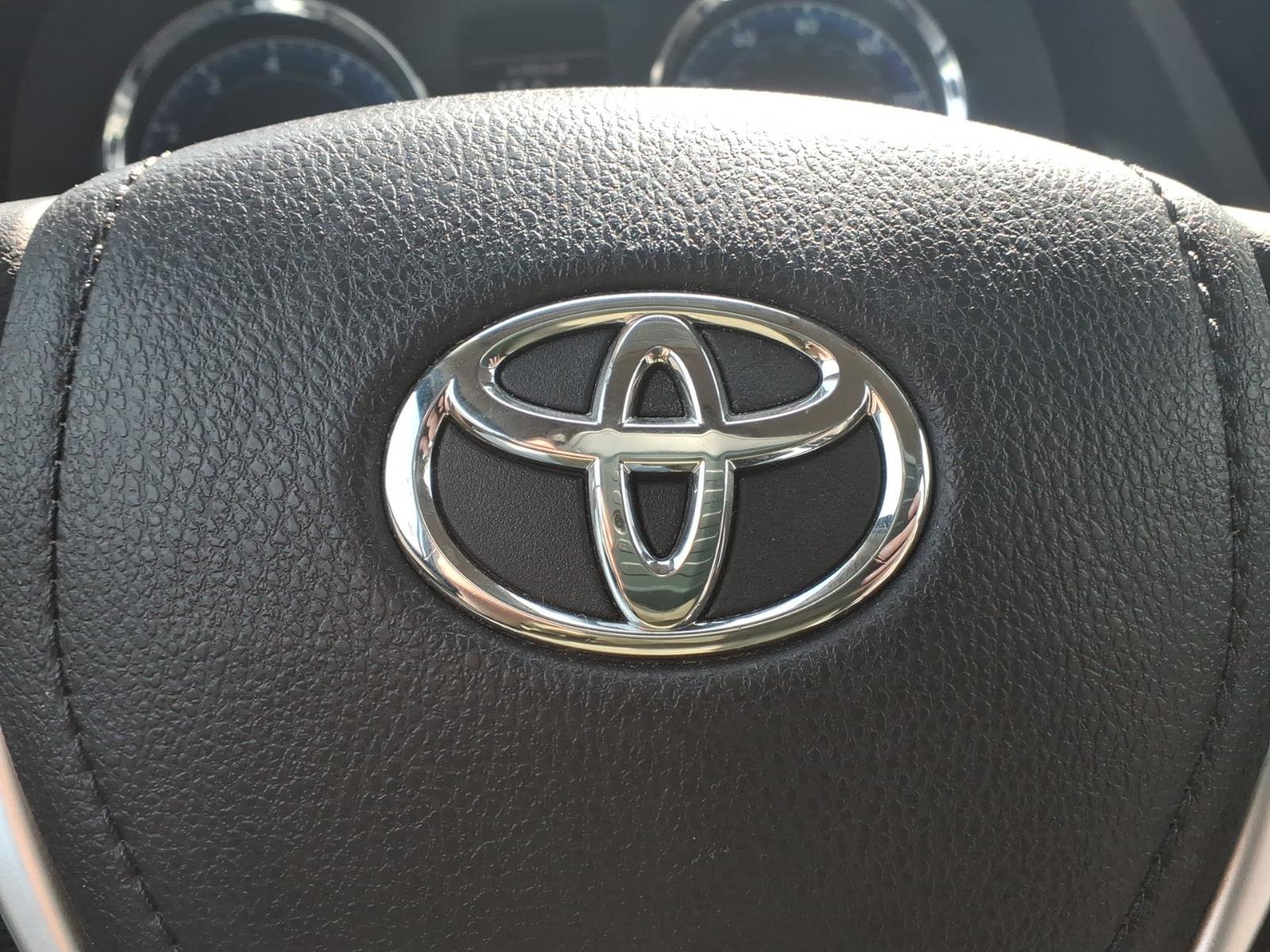 Used 2017 Toyota Corolla LE w/ Carpet Mat Package (TMS) FWD image 14