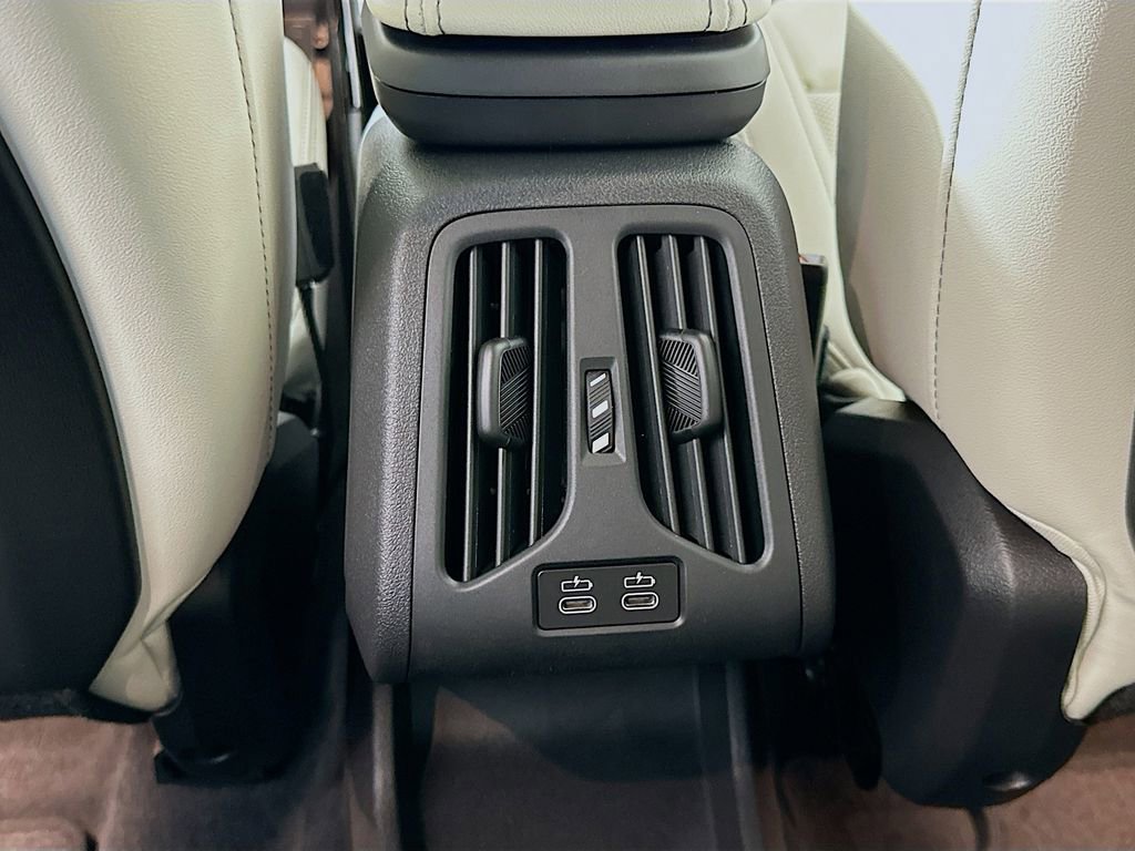 Used 2026 BMW X2 xDrive28i w/ Technology Package image 18