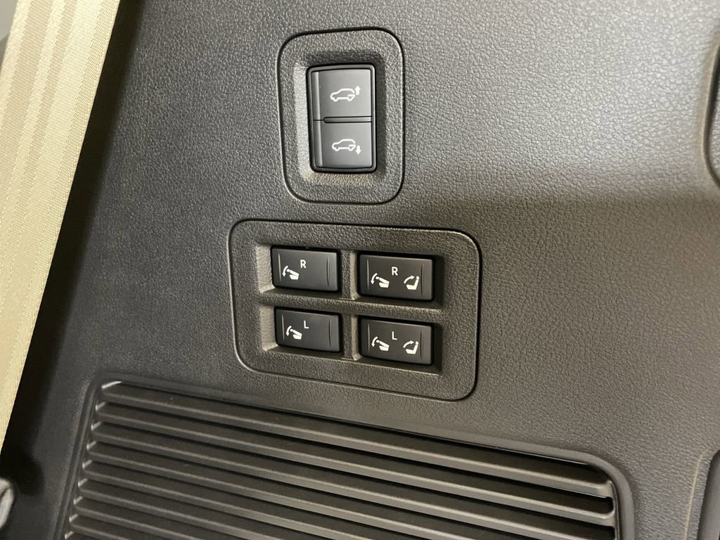 New 2025 Nissan Armada Platinum Reserve image 18