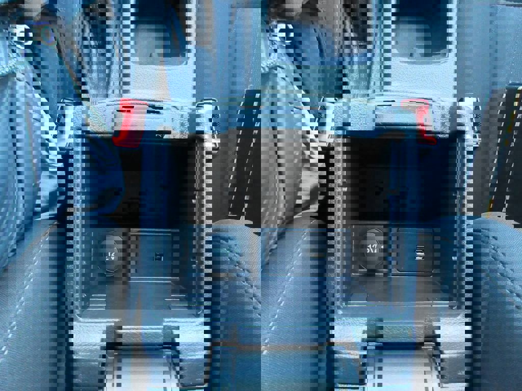 Used 2018 Ford Focus SE w/ SE Appearance Package image 26