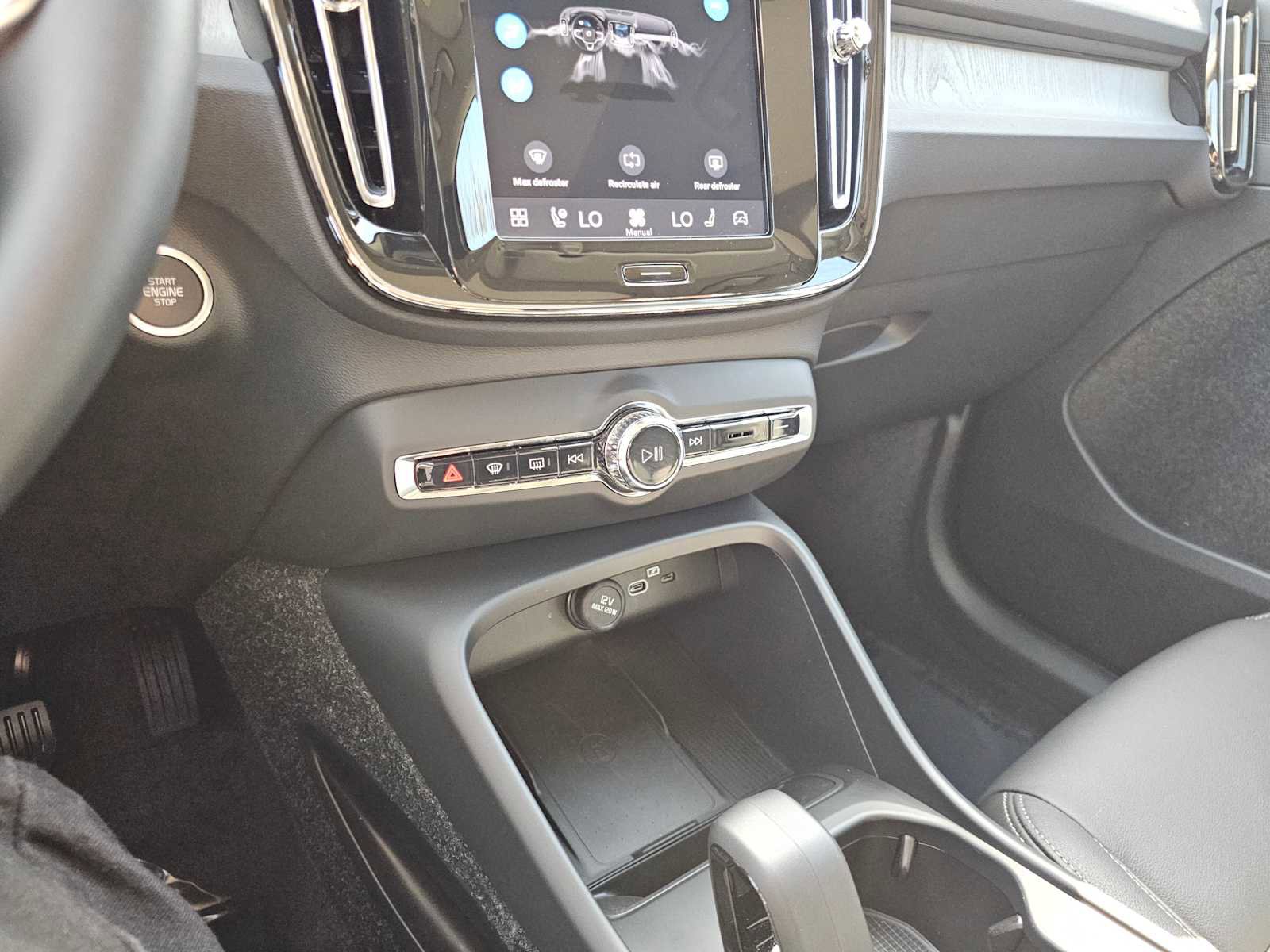 Used 2025 Volvo XC40 B5 Core w/ Protection Package Premier AWD/4WD image 27