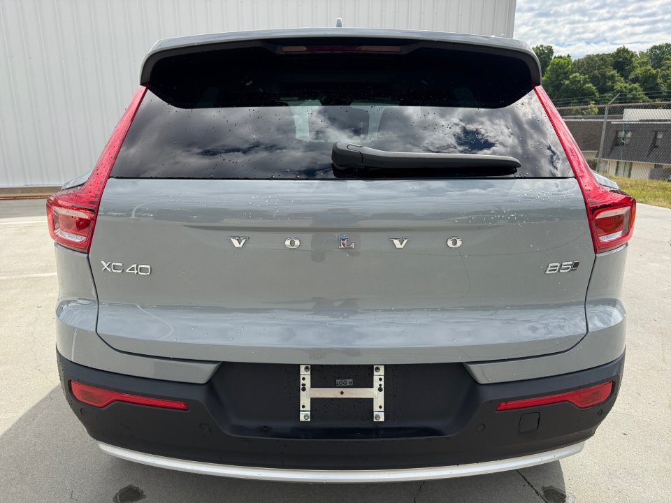 Used 2025 Volvo XC40 B5 Plus AWD/4WD image 14