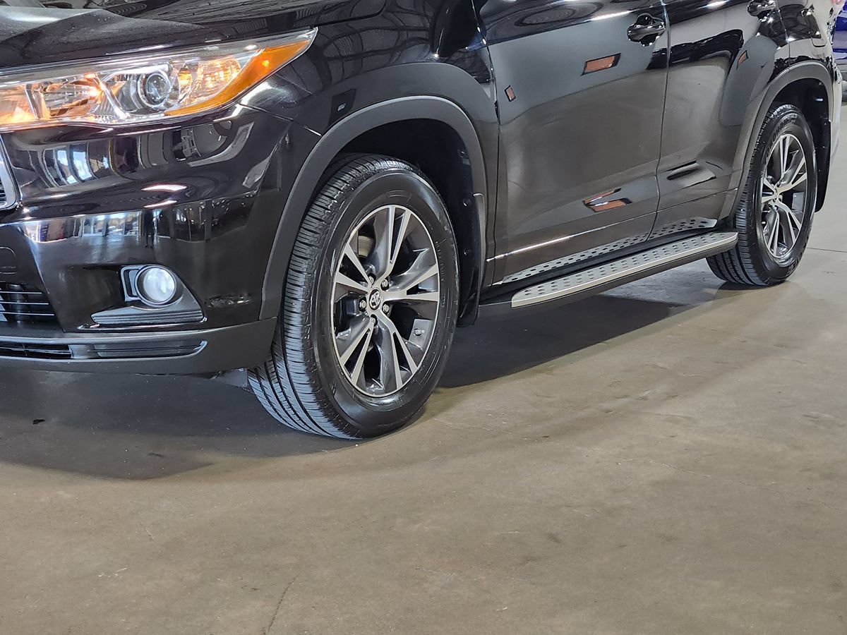 Used 2016 Toyota Highlander XLE FWD image 17