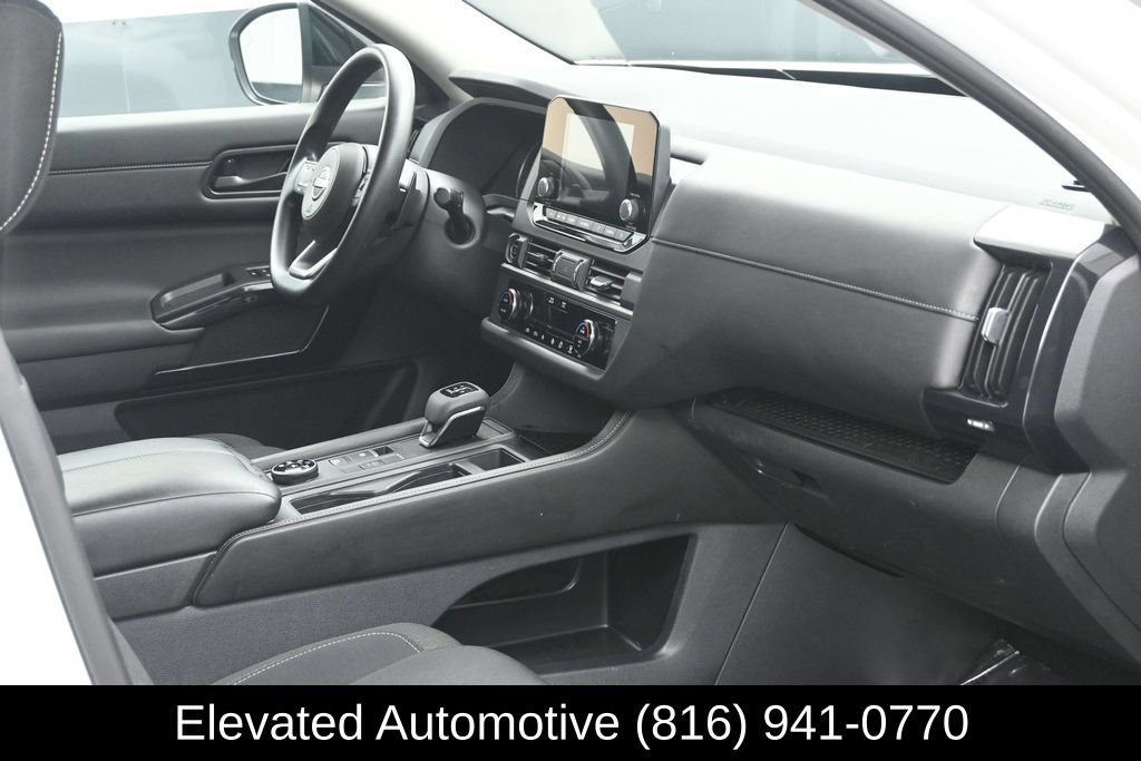Used 2024 Nissan Pathfinder S AWD/4WD image 6