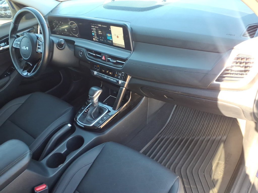 Used 2024 Kia Seltos EX FWD image 11