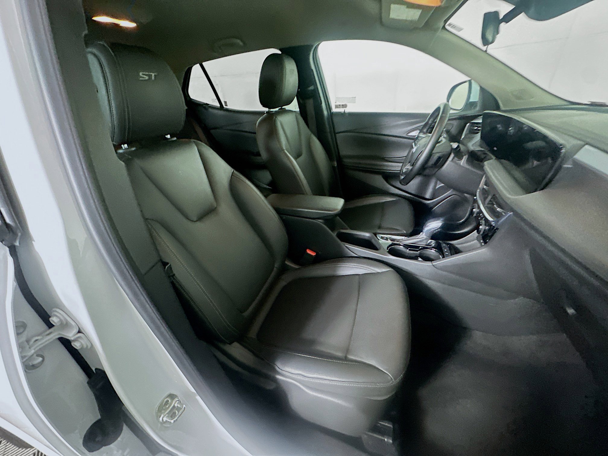 Used 2024 Buick Encore GX Sport Touring image 29