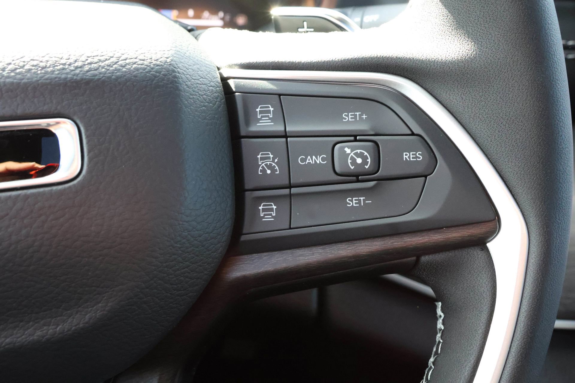 New 2025 Jeep Grand Cherokee Limited image 27