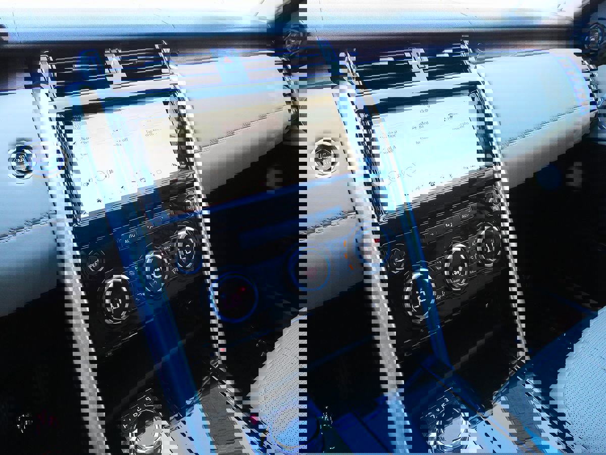 Used 2018 Land Rover Discovery HSE image 26