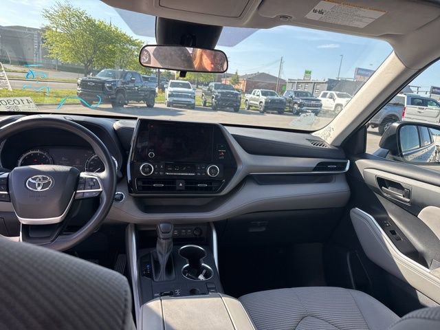 Used 2023 Toyota Highlander L FWD image 34