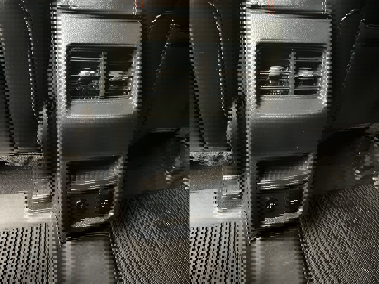 Used 2022 Ford Edge ST-Line image 13