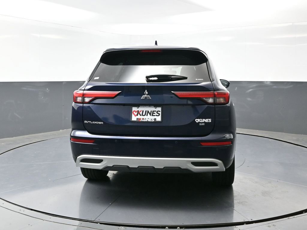 Used 2024 Mitsubishi Outlander AWD image 12