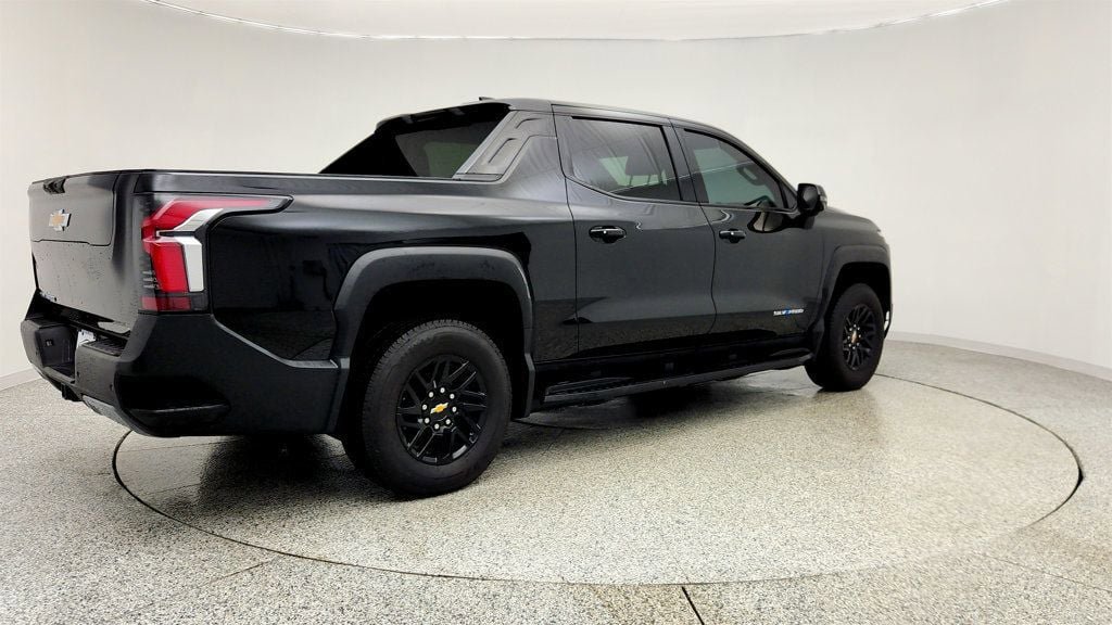 Used 2025 Chevrolet Silverado EV LT image 5