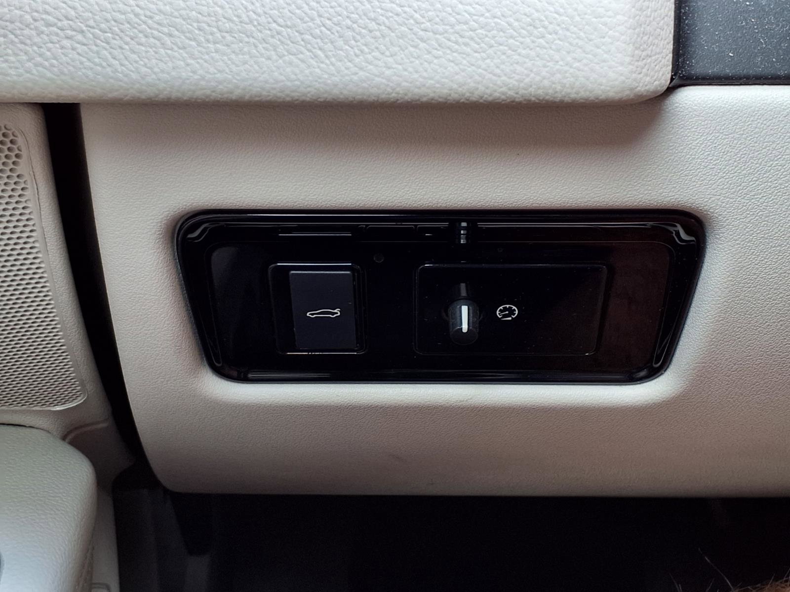 Used 2016 Jaguar XF Prestige image 9