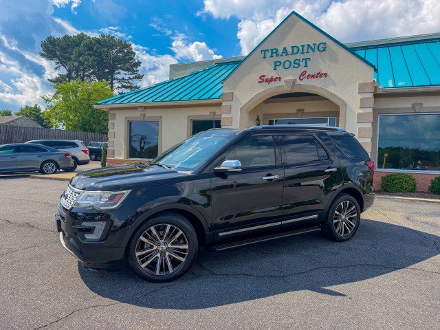 Used 2017 Ford Explorer Platinum AWD/4WD image 3
