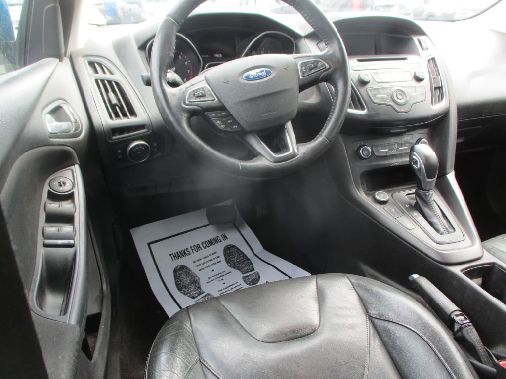 Used 2015 Ford Focus SE w/ Equipment Group 201A image 8