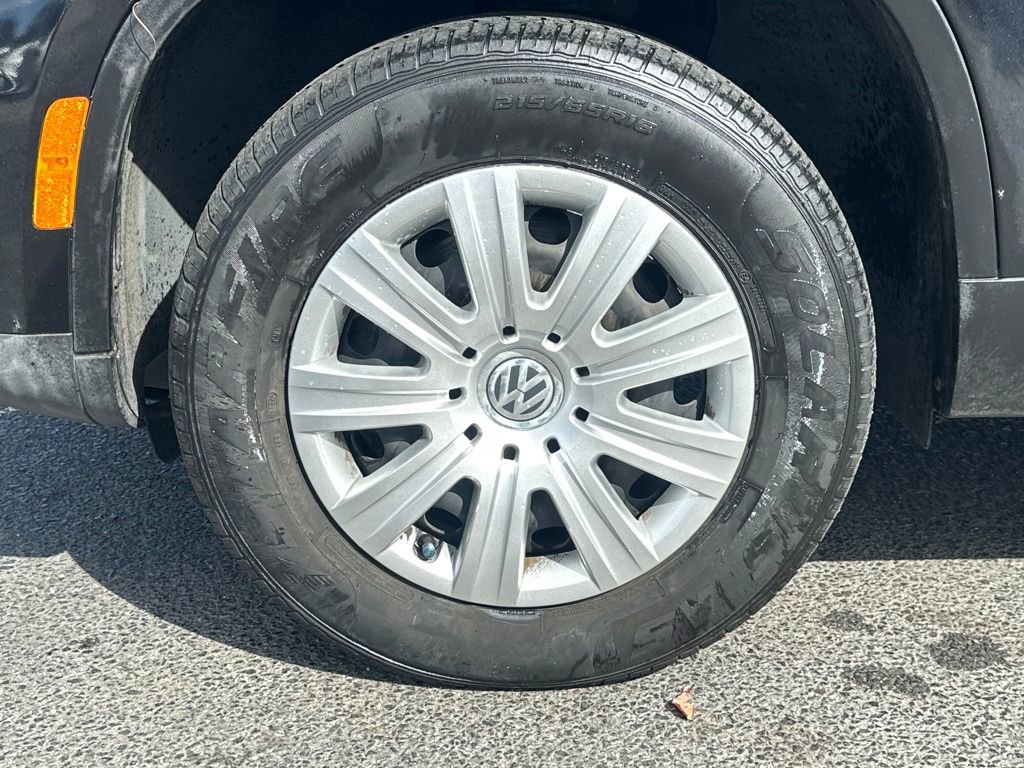 Used 2017 Volkswagen Tiguan S image 11
