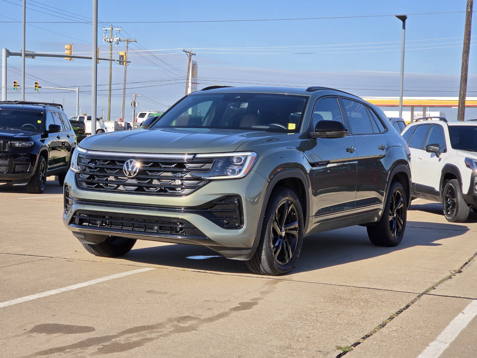 Used 2026 Volkswagen Atlas Cross Sport SEL R-Line w/ MDO Package AWD/4WD image 2