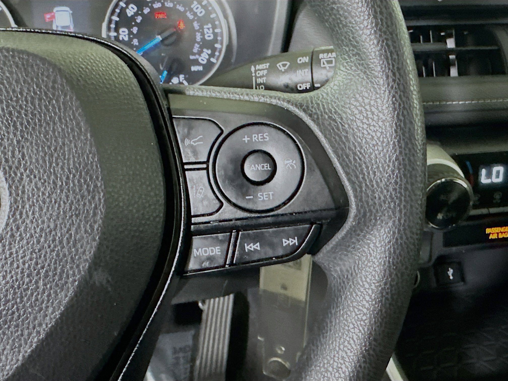 Used 2022 Toyota RAV4 LE AWD/4WD image 17