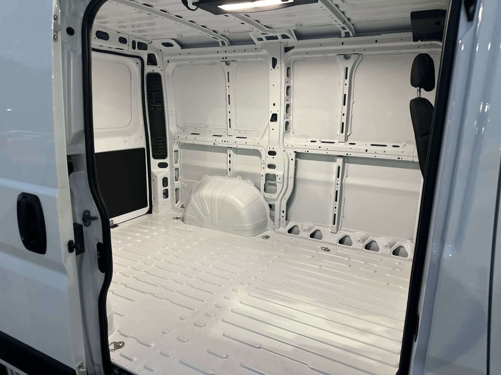 New 2026 RAM ProMaster 1500 w/ Convenience Group FWD image 14