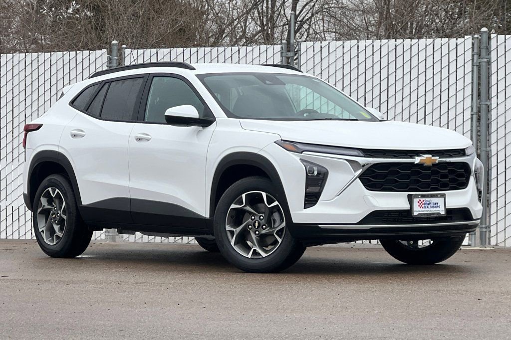 New 2026 Chevrolet Trax LT w/ Driver Confidence Package image 2