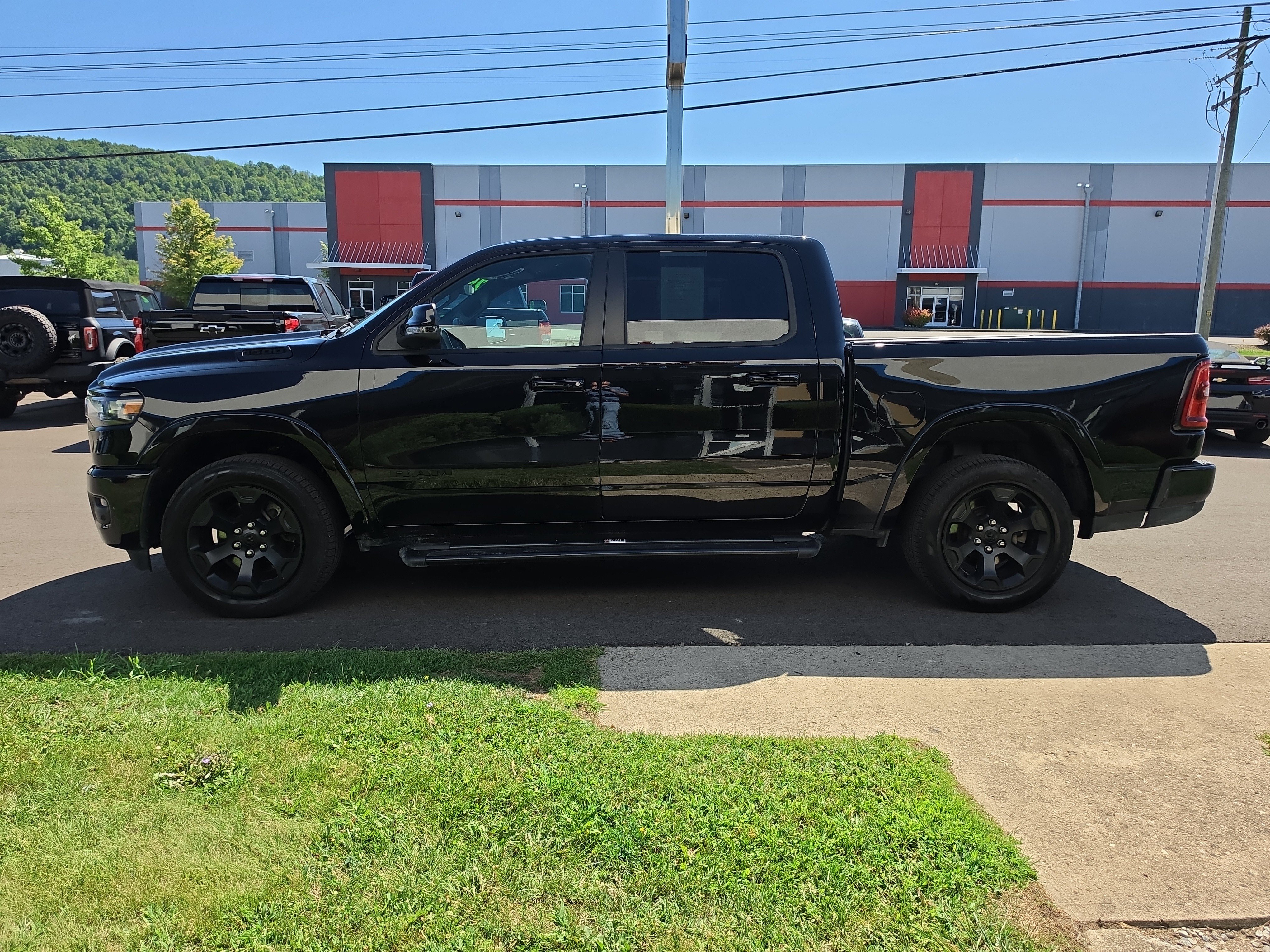 Used 2025 RAM 1500 Big Horn AWD/4WD image 7