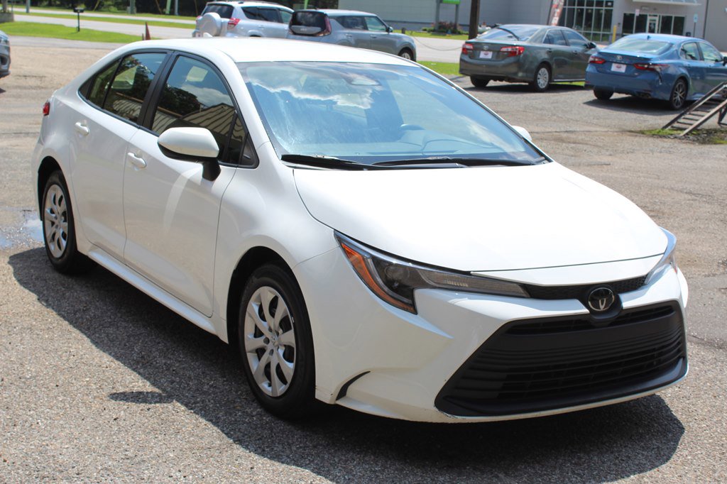 Used 2023 Toyota Corolla LE image 9
