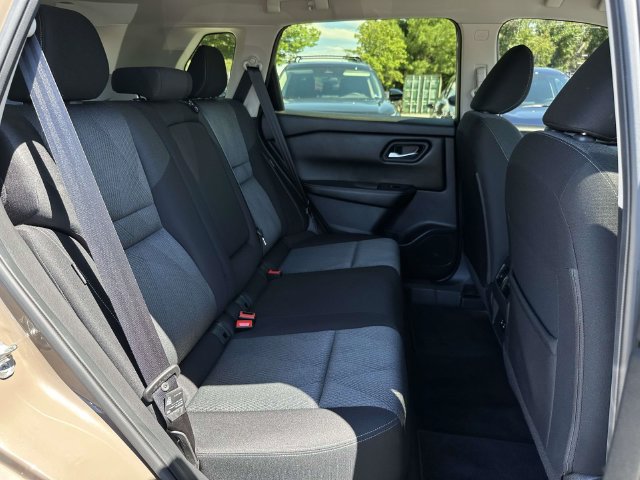 Used 2024 Nissan Rogue SV AWD/4WD image 12