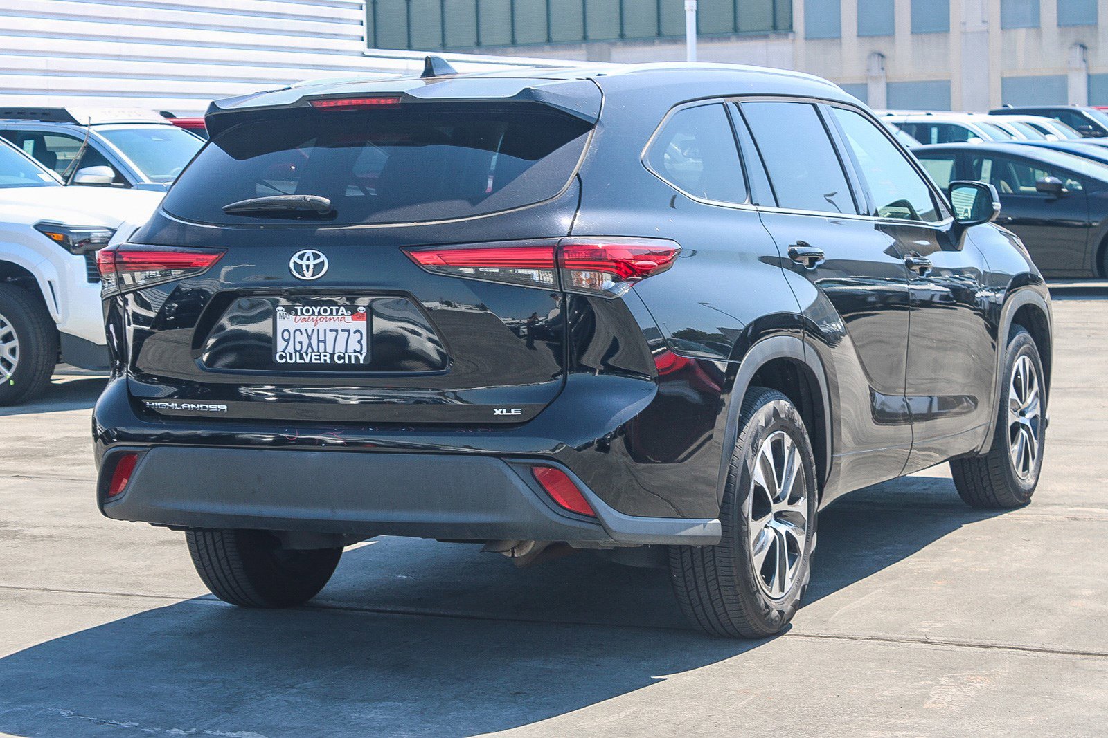 Used 2021 Toyota Highlander XLE FWD image 14