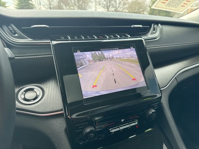 Used 2023 Jeep Grand Cherokee Laredo X image 18