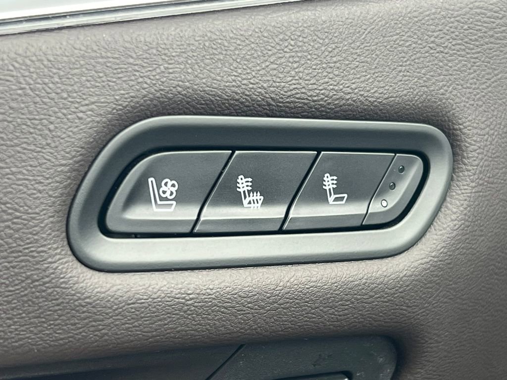 Used 2021 Cadillac Escalade Premium Luxury w/ Driver Assist Tech Package image 21