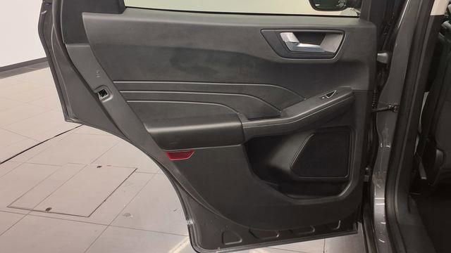 Used 2021 Ford Escape SE image 19
