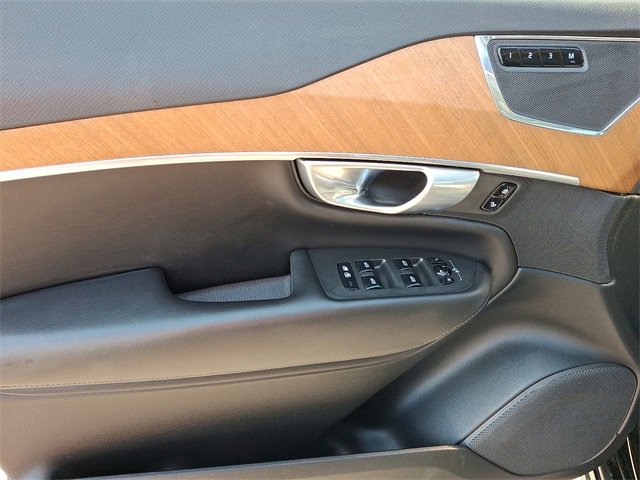 Used 2023 Volvo XC90 B6 Plus image 12