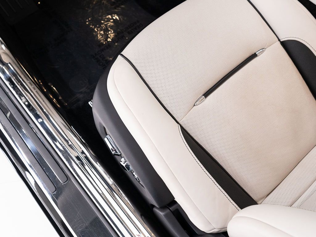 Used 2019 Rolls-Royce Wraith image 12