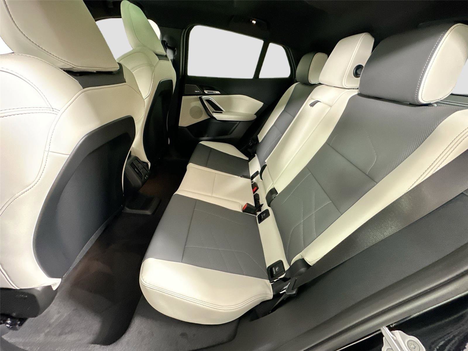 New 2026 BMW X2 xDrive28i AWD/4WD image 27