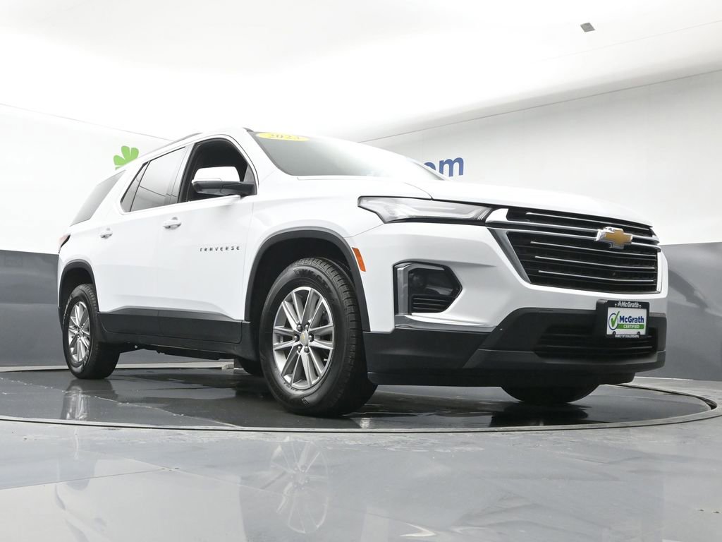 Used 2023 Chevrolet Traverse LT w/ Rear Camera Mirror Package image 27